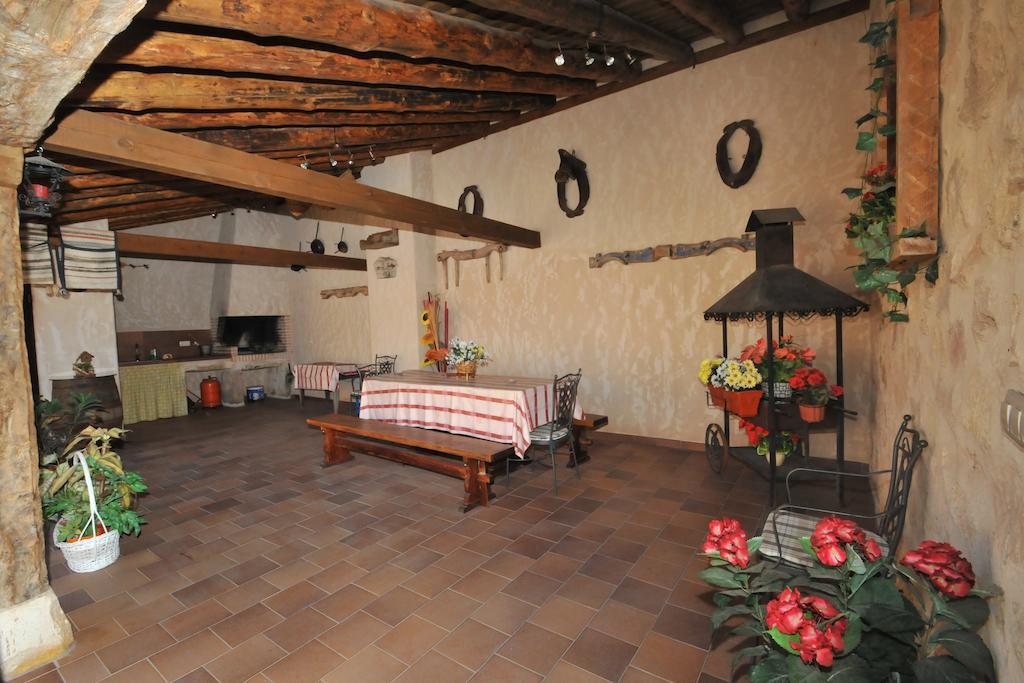 La Fuente Del Poval Guest House Caballar ภายนอก รูปภาพ